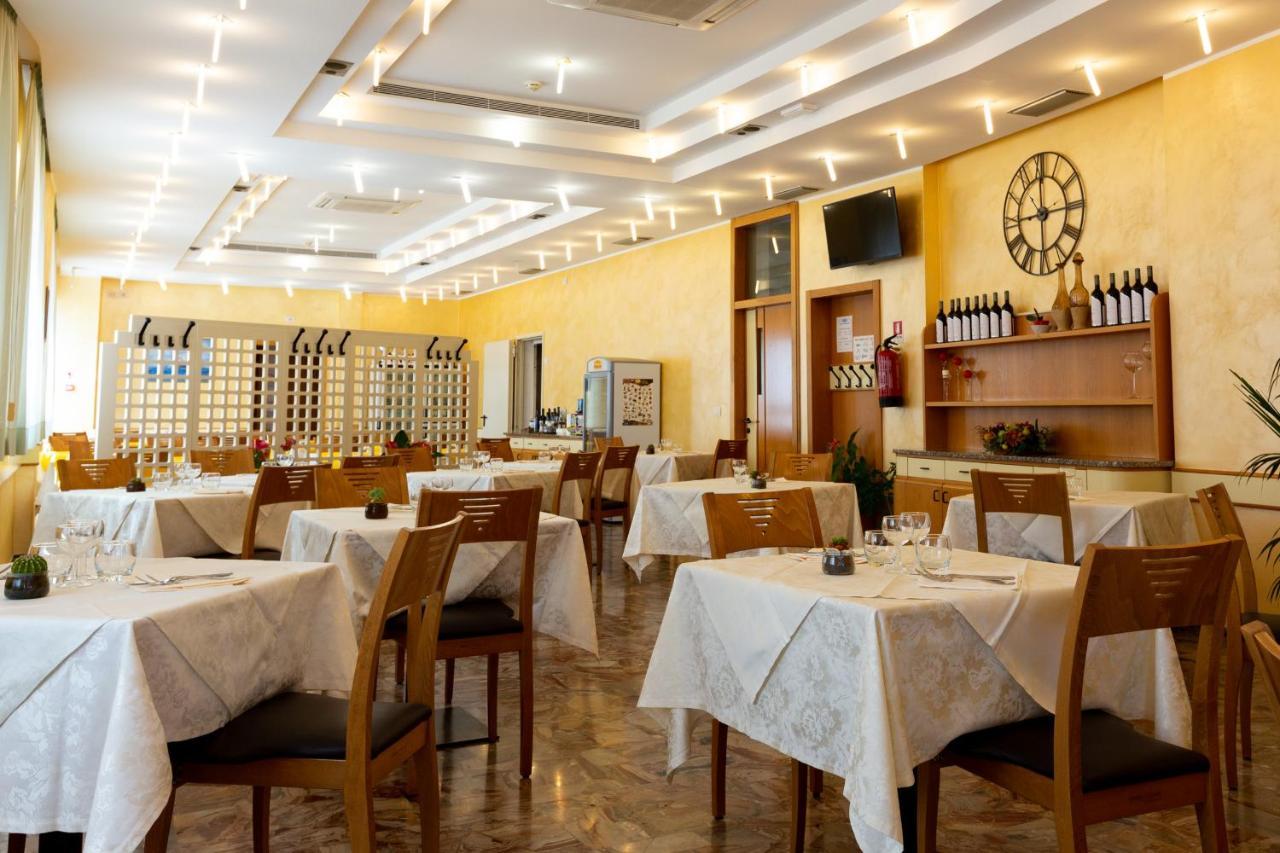 Hotel Belvedere Porto SantʼElpidio Eksteriør bilde